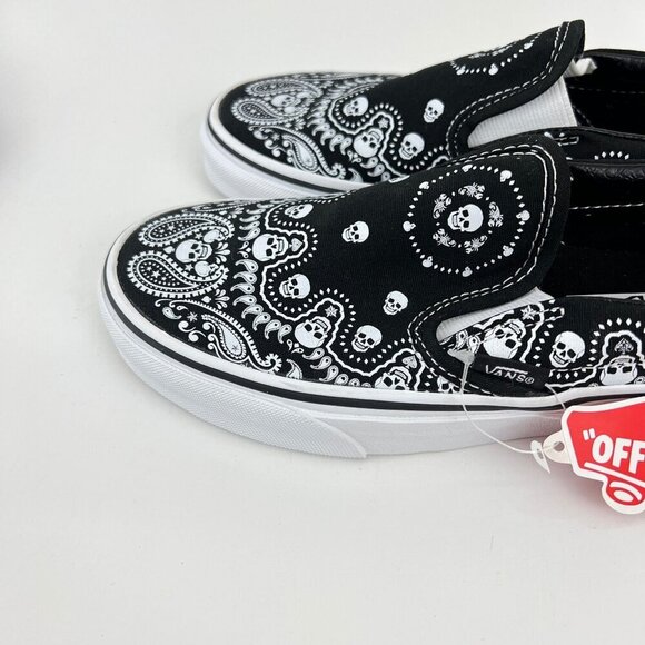 Vans Classic Slip-On Black Bandana Skull  Shoes Sneakers Kids 3.5 W 5 - Picture 3 of 9